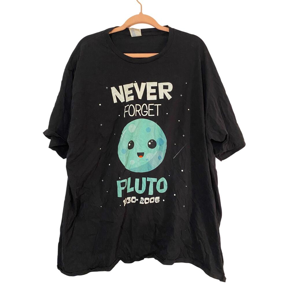 Never Forget Pluto Funny Graphic T-Shirt - Unisex 3XL